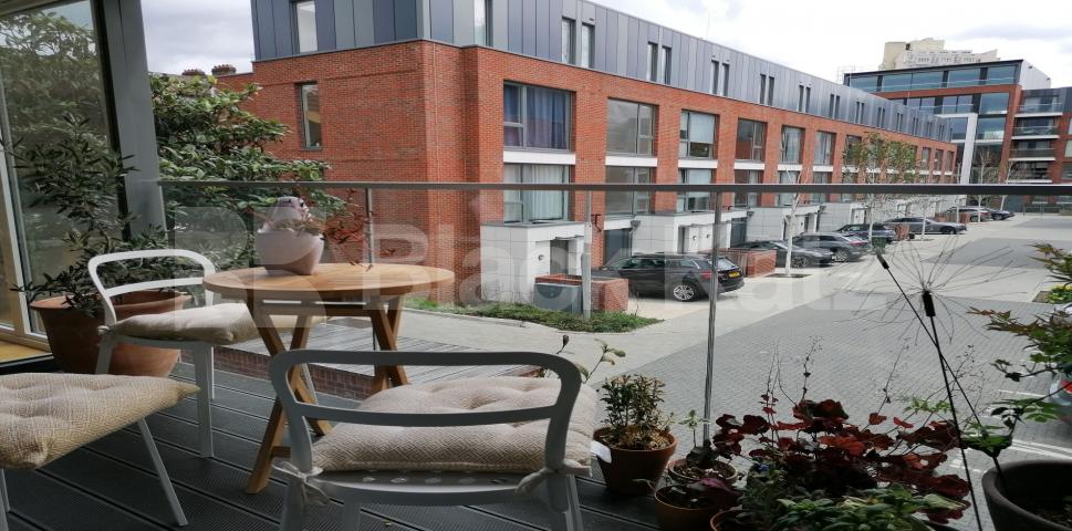 			LET , 2 Bedroom, 1 bath, 1 reception Apartment			 Fergusson Mews, Stockwell 