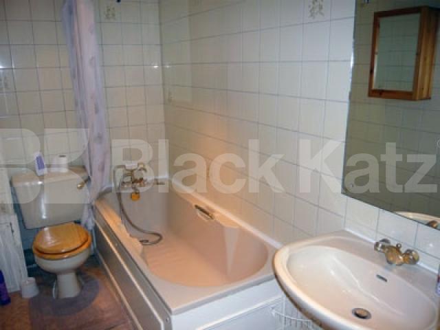 			Overlooking Canal!, 2 Bedroom, 1 bath, 1 reception Flat			 Hormead Road, Westbourne Park