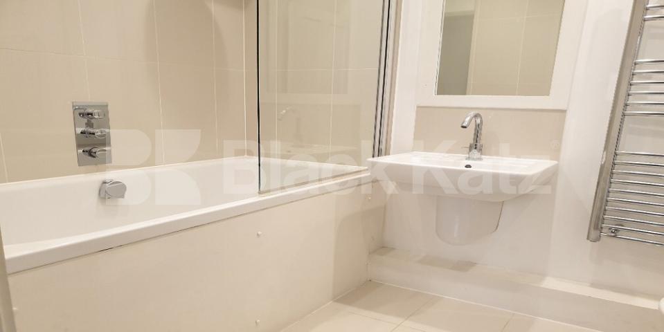 			SIX MONTH LET, 2 Bedroom, 1 bath, 1 reception Flat			 Eccleston Square, Victoria