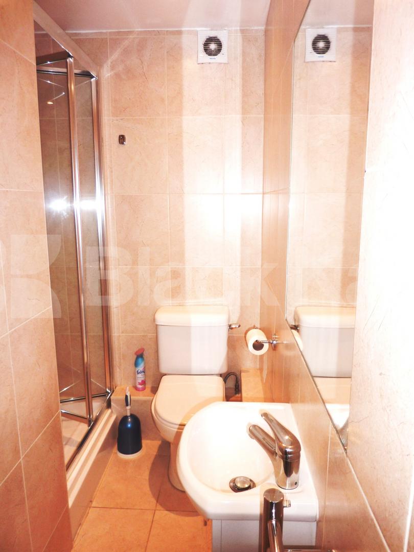 			4 Bedroom, 1 bath, 1 reception Flat			 Brewer Street, PICCADILLY CIRCUS -SOHO