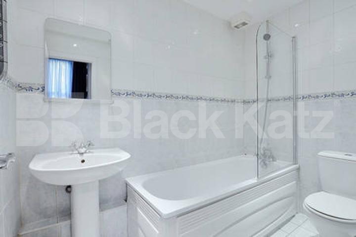 			MINUTES TO REGENTS PARK!, 2 Bedroom, 1 bath, 1 reception Flat			 Devonshire Place, REGENTS PARK