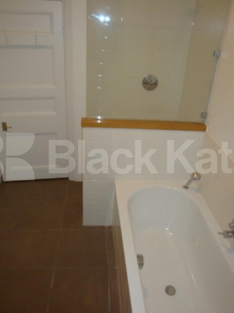 			NEW INSTRUCTION!, 2 Bedroom, 1 bath, 1 reception Flat			 Finchley Road, FINCHLEY ROAD