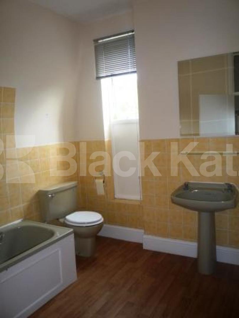 			3 Bedroom, 1 bath, 1 reception Flat			 Duke's Avenue, Muswell Hill