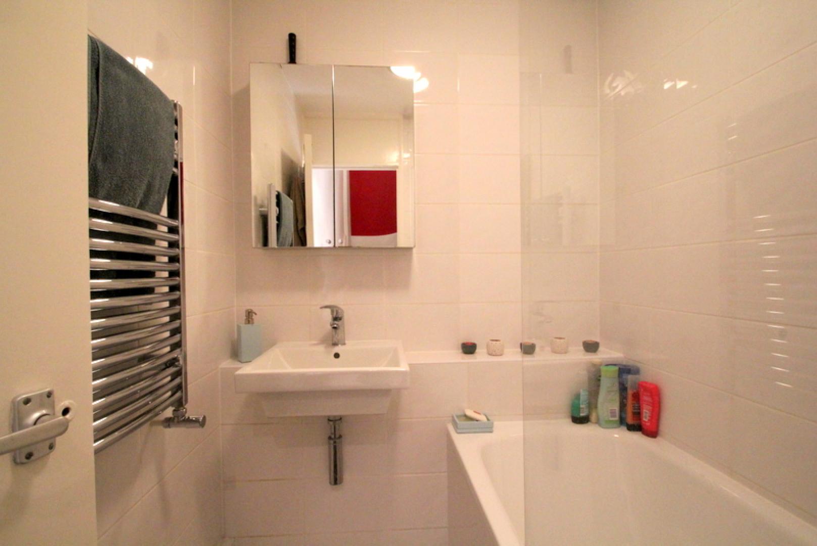 			1 month deposit instead of 6 weeks, saving you £683.33!, 2 Bedroom, 1 bath, 1 reception Flat			 Mapesbury Road, KILBURN