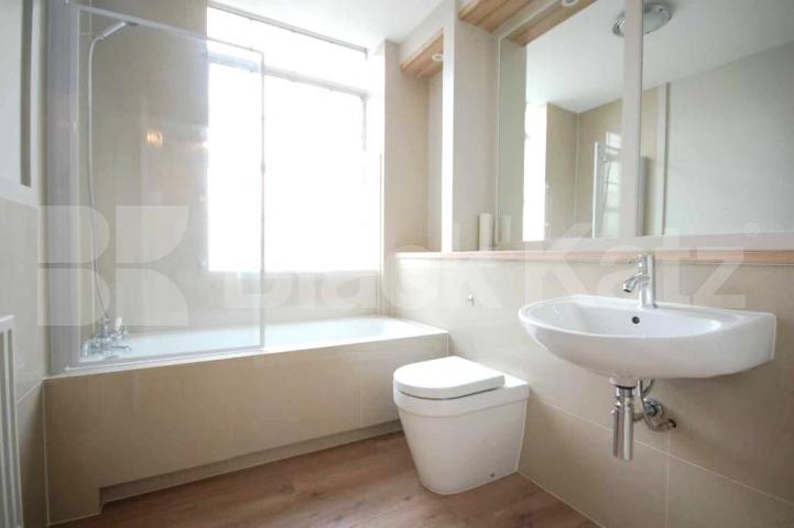 			NEW INSTRUCTION, 2 Bedroom, 1 bath, 1 reception Flat			 Melville Villas Road, Acton Central