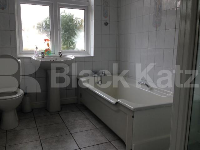 			NEW INSTRUCTION, 4 Bedroom, 1 bath, 1 reception House			 Ramillies road, Chiswick