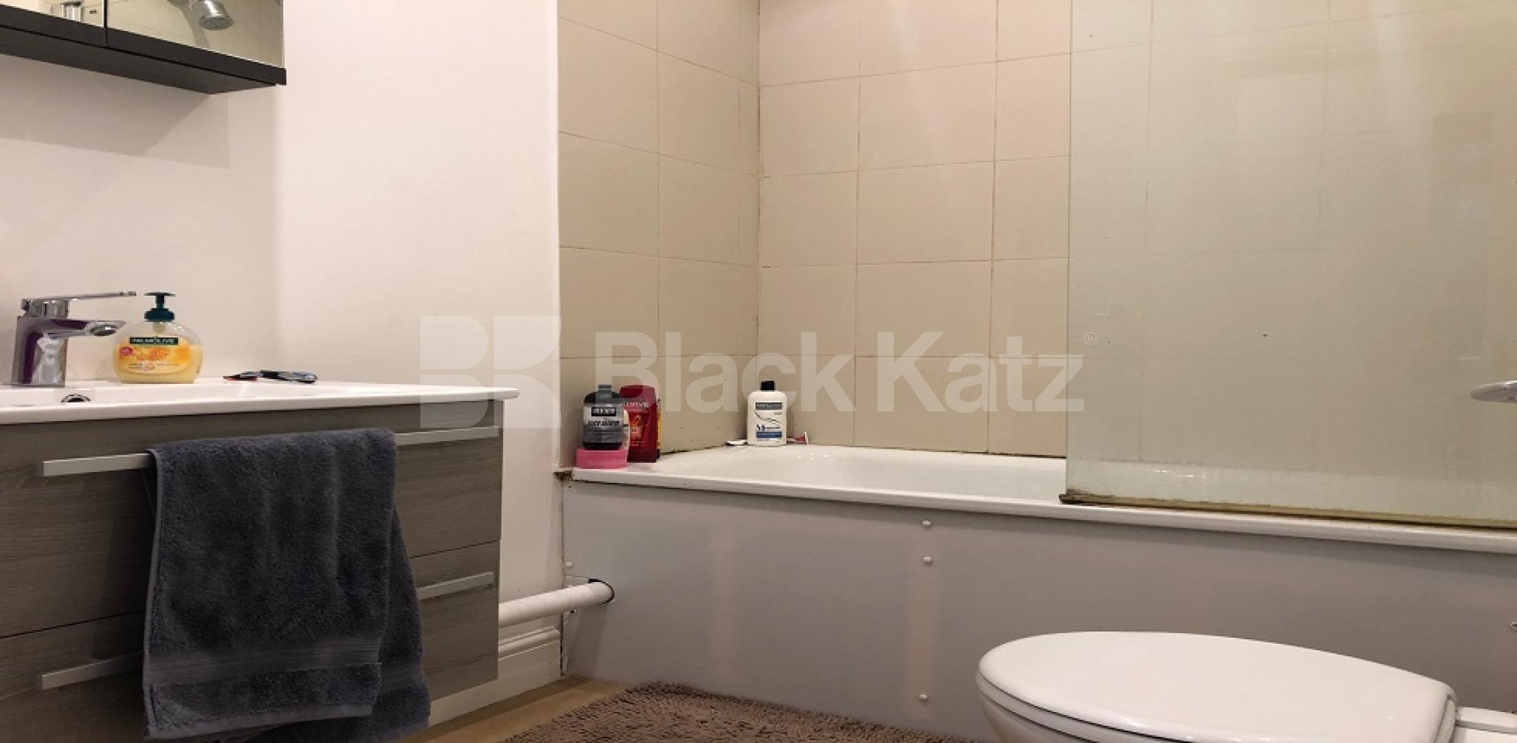 			LET , 2 Bedroom, 1 bath, 1 reception Apartment			 Handforth Road, Oval