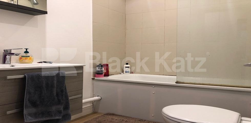 			LET , 2 Bedroom, 1 bath, 1 reception Apartment			 Handforth Road, Oval