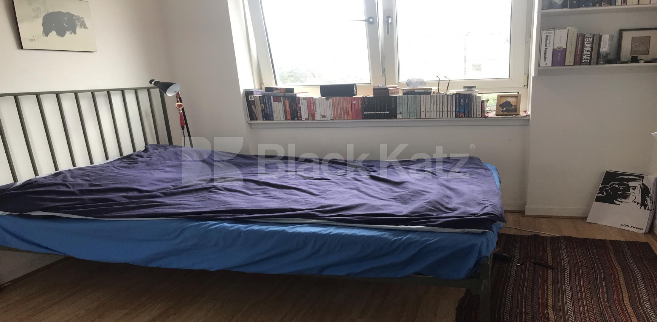 			UNDER OFFER , 3 Bedroom, 1 bath, 1 reception Flat			 Longland Court, Rolls Road, SE1