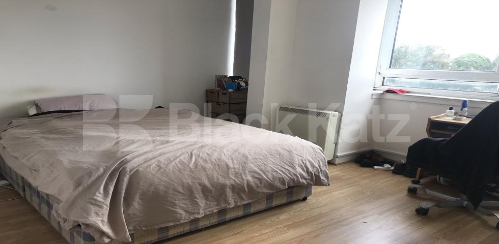 			UNDER OFFER , 3 Bedroom, 1 bath, 1 reception Flat			 Longland Court, Rolls Road, SE1