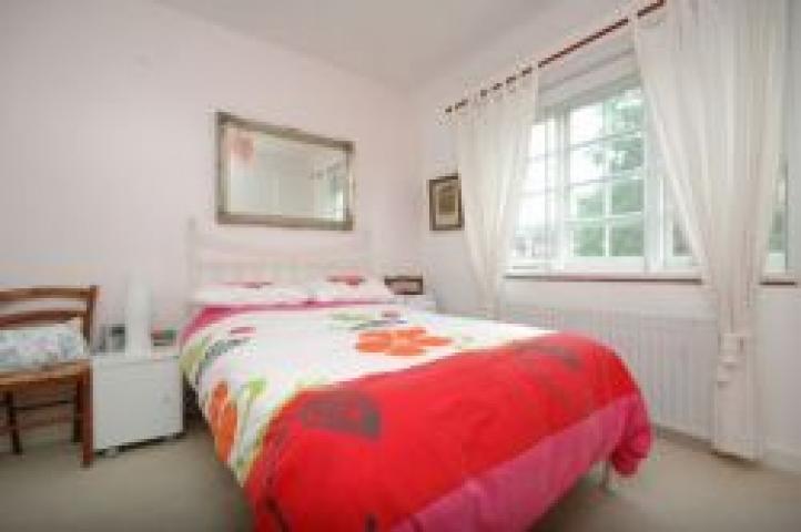 			Great For School Catchment, 2 Bedroom, 1 bath, 1 reception Flat			 Falloden Way, HAMPSTEAD GARDEN SUBURB NW11