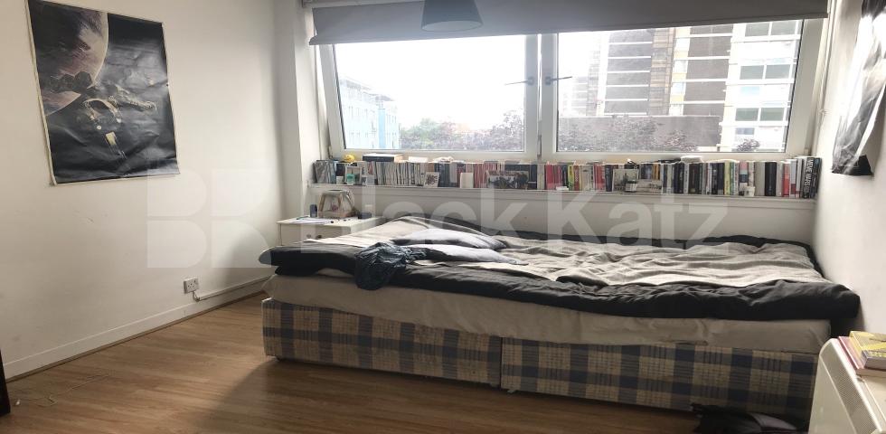 			UNDER OFFER , 3 Bedroom, 1 bath, 1 reception Flat			 Longland Court, Rolls Road, SE1