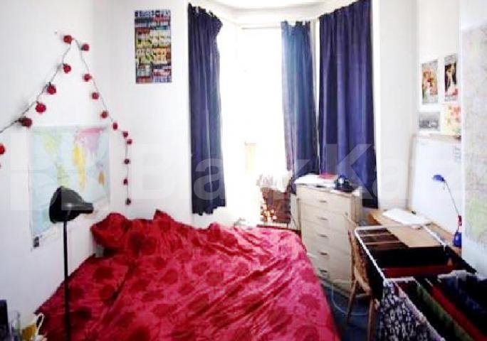 			NEW INSTRUCTION / GREAT FOR STUDENTS!!! Available mid August!, 4 Bedroom, 1 bath, 1 reception Flat			 Royal college street, Camden