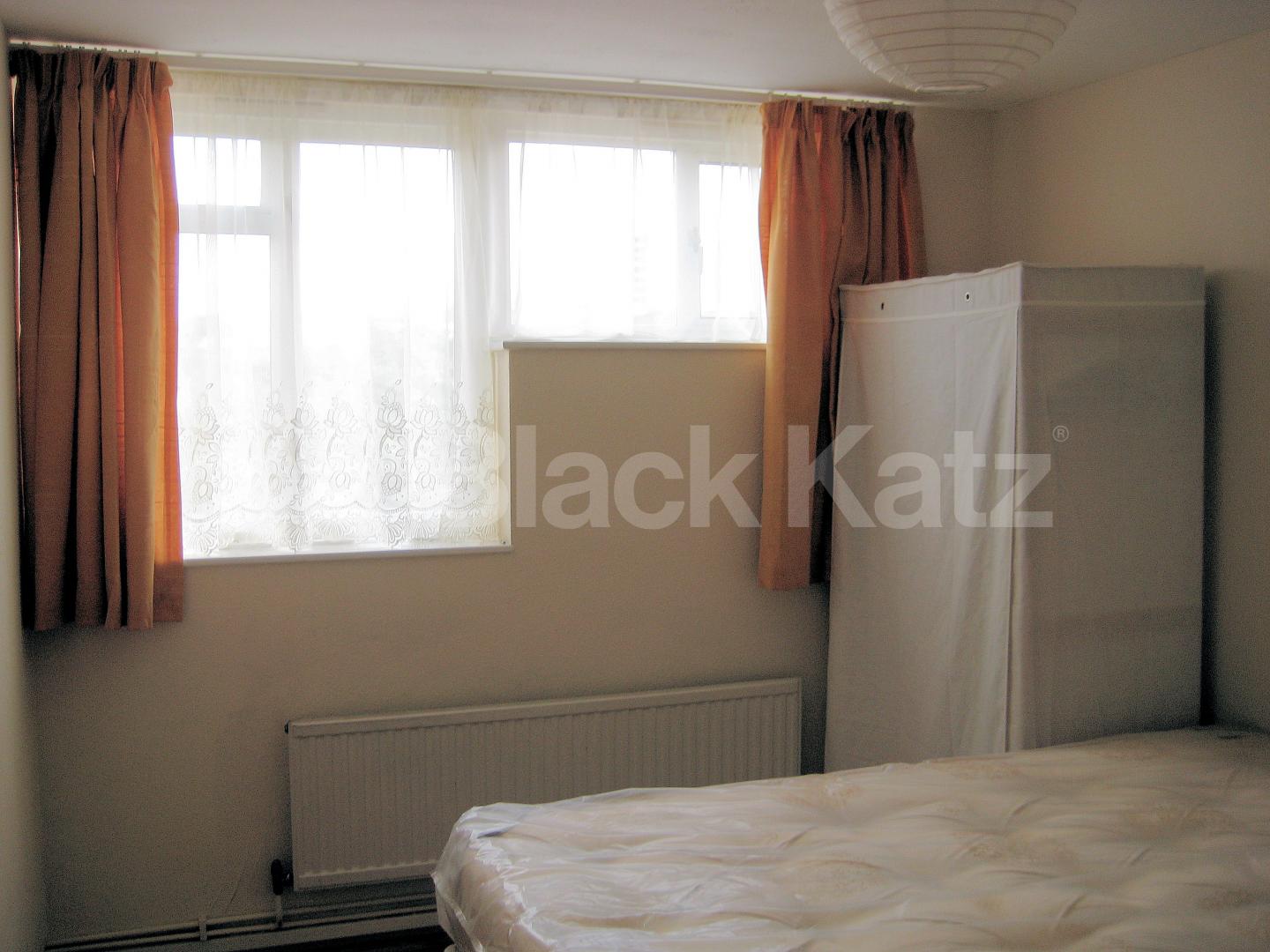 			3 Bedroom, 1 bath, 1 reception Flat			 Kingsbury Road, Islington