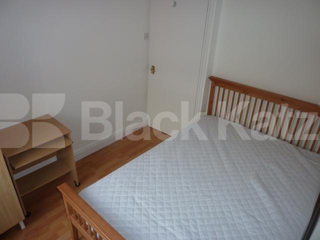 			NEW INSTRUCTION!, 2 Bedroom, 1 bath, 1 reception Flat			 Portobello road, Ladbroke grove