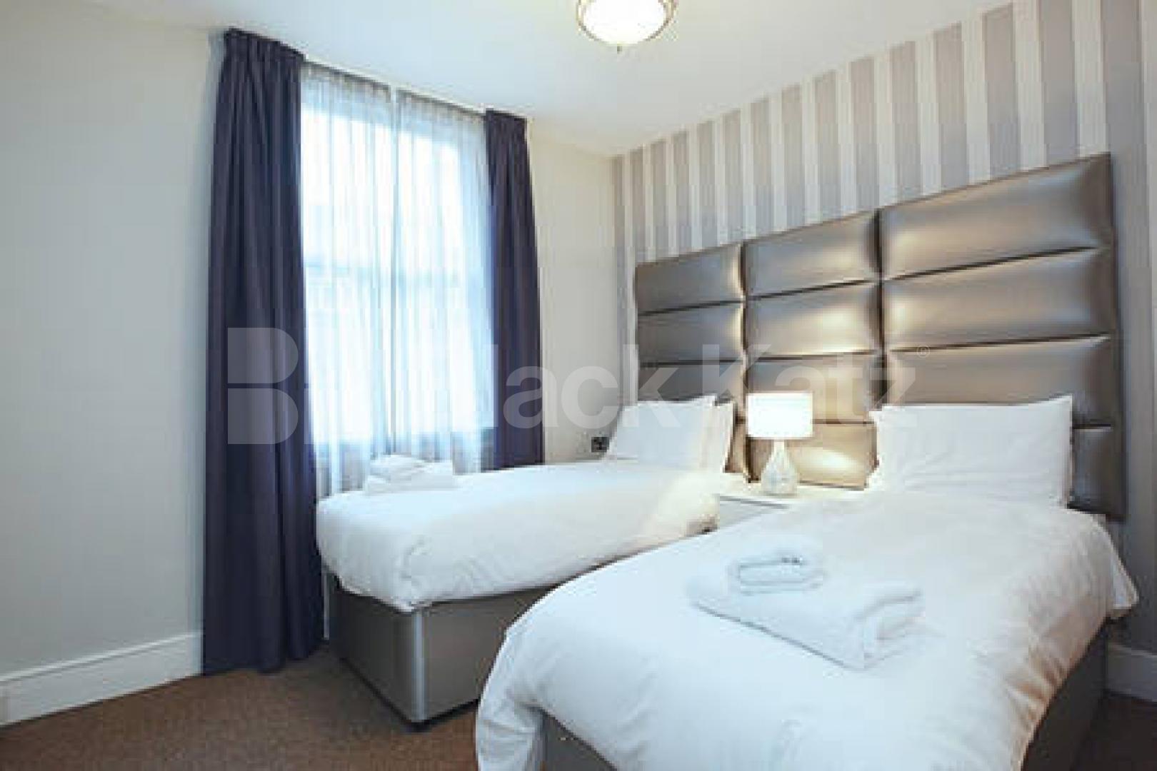 			MINUTES TO REGENTS PARK!, 2 Bedroom, 1 bath, 1 reception Flat			 Devonshire Place, REGENTS PARK