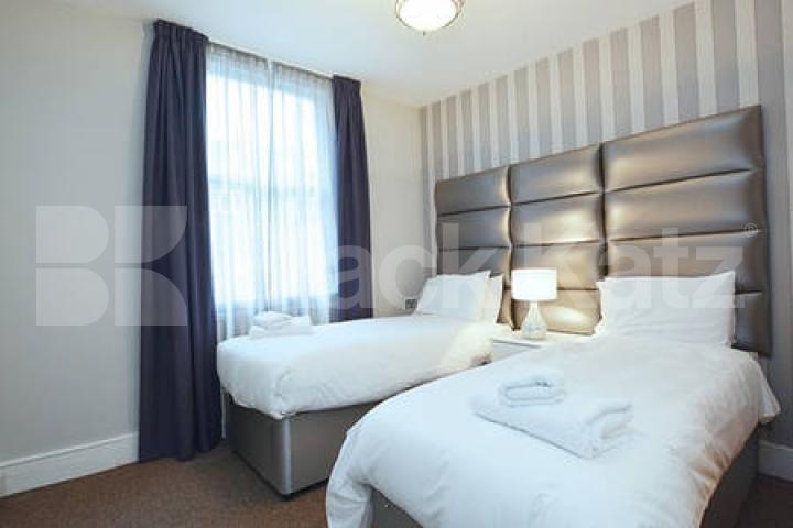 			MINUTES TO REGENTS PARK!, 2 Bedroom, 1 bath, 1 reception Flat			 Devonshire Place, REGENTS PARK