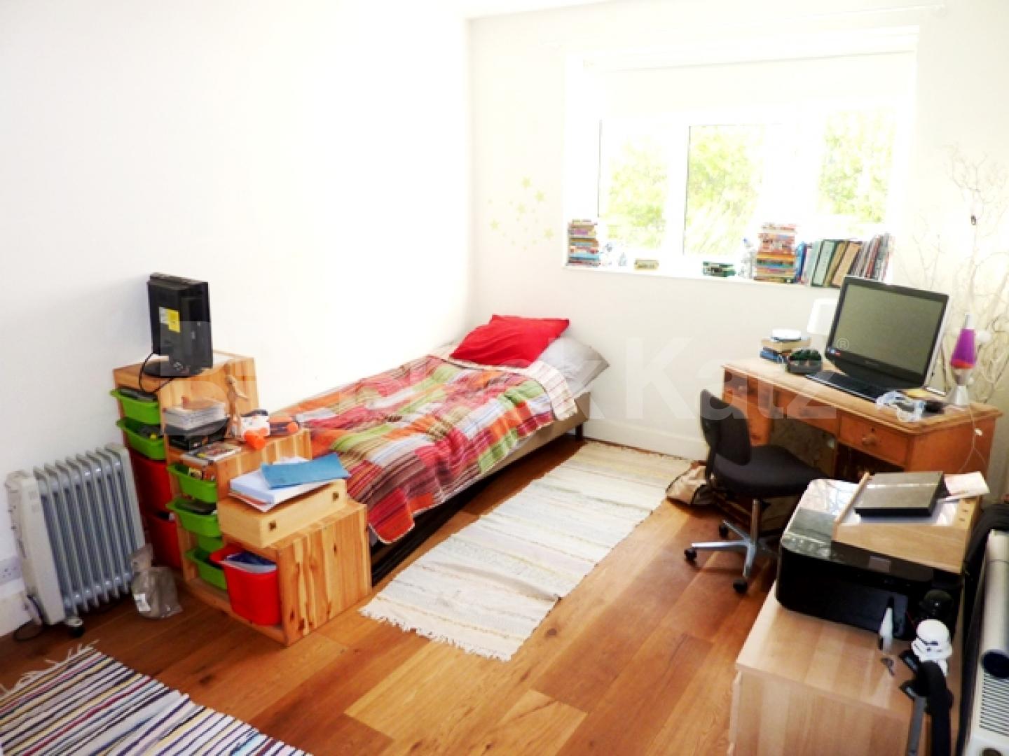 			NEW INSTRUCTION! GREAT LOCATION!!!, 2 Bedroom, 1 bath, 1 reception Flat			 Cromer Street , KINGS CROSS / RUSSELL SQ 