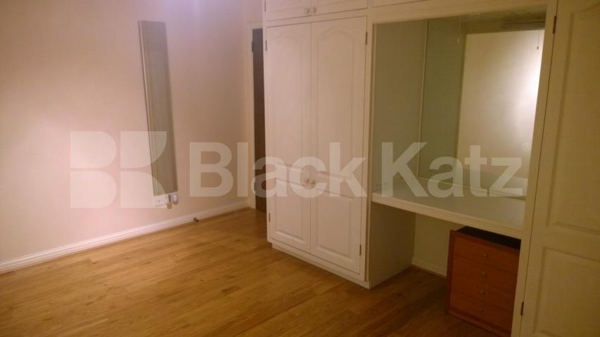 			LET, 2 Bedroom, 1 bath, 1 reception Ground Floor Flat			 Baronsmede Court, Baronsmede, Ealing