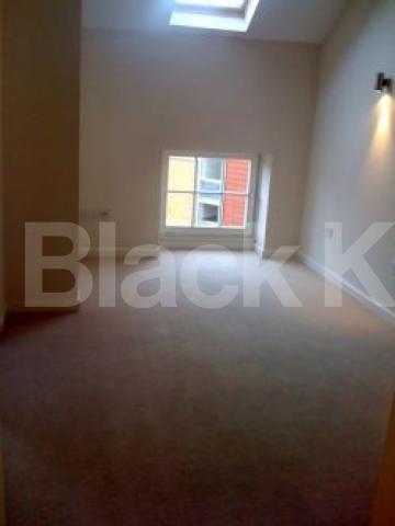 			MUST SEE !!, 2 Bedroom, 1 bath, 1 reception Flat			 Enfield Road, ISLINGTON