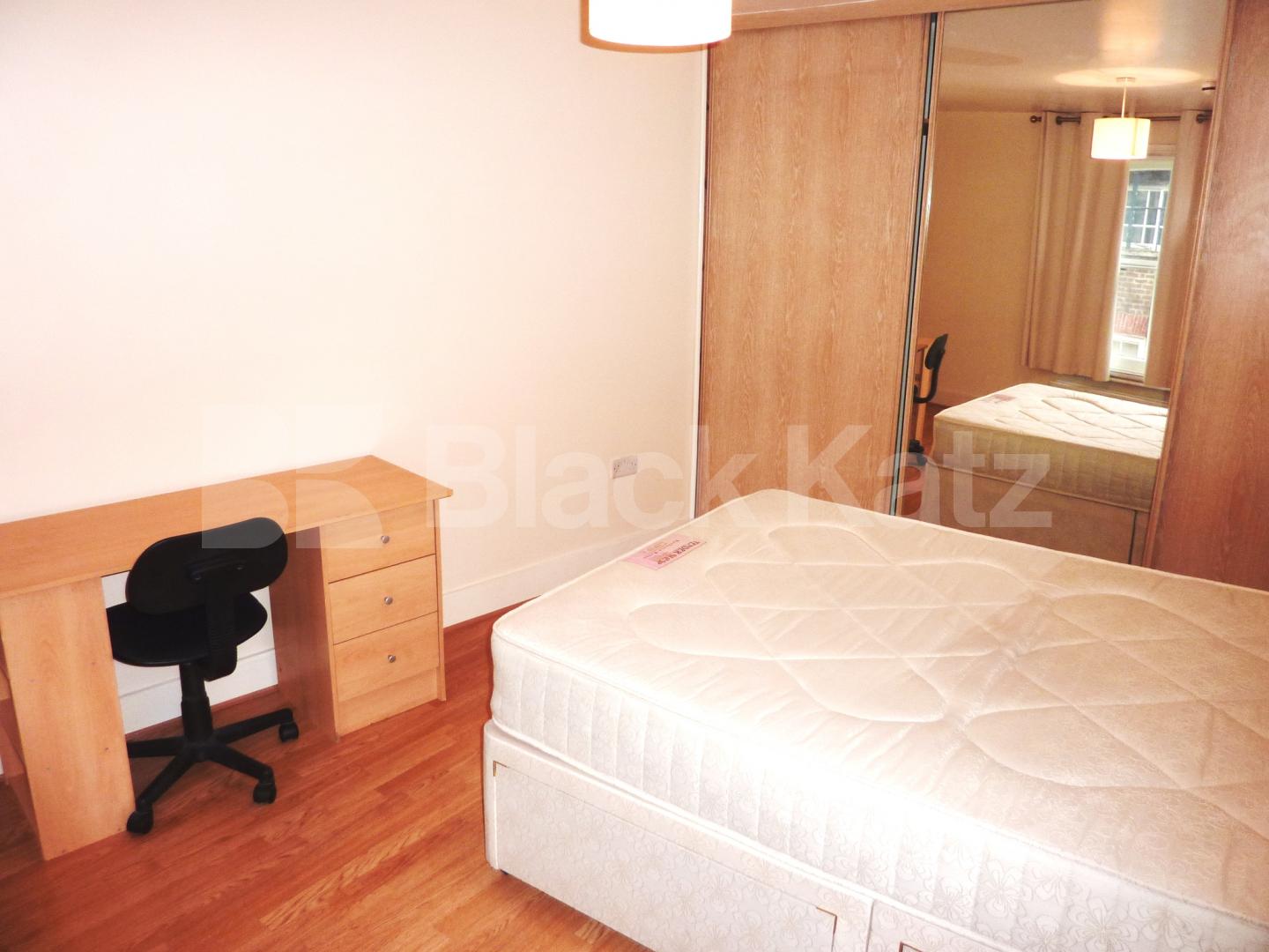 			4 Bedroom, 1 bath, 1 reception Flat			 Brewer Street, PICCADILLY CIRCUS -SOHO