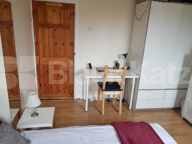 Superbly located duplex apartment  Allan House Deely Road  , Vauxhall