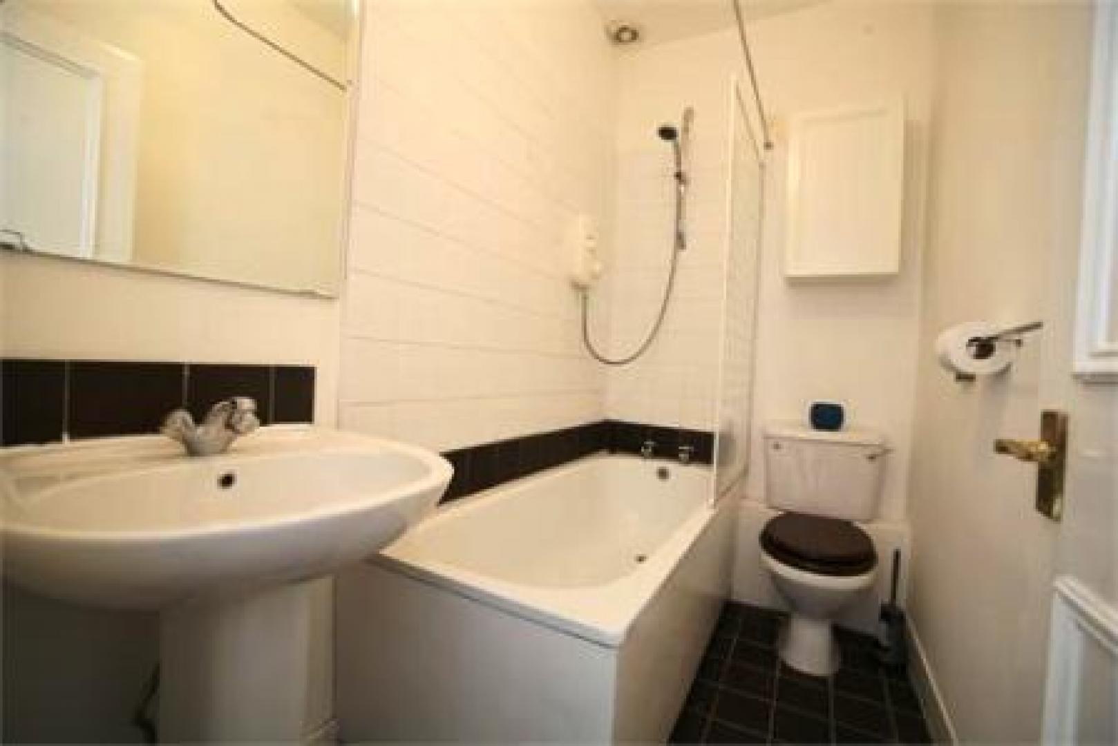 			2 Bedroom, 1 bath, 1 reception Flat			 Belton Road, WILLESDEN GREEN/DOLLIS HILL