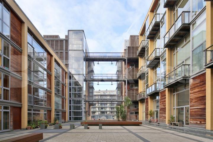 2 bedroom maisonette within a gated development backing on to the canal   Kingsland Road, Haggerston