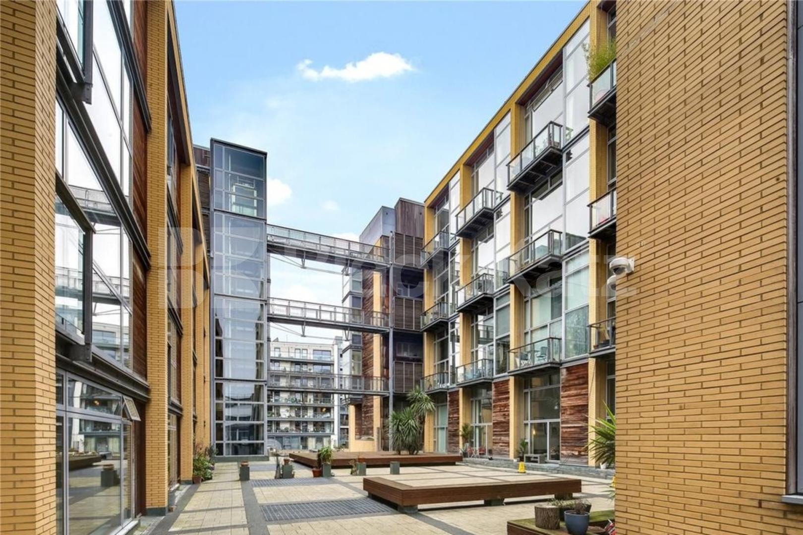 2 bedroom maisonette within a gated development backing on to the canal   Kingsland Road, Haggerston