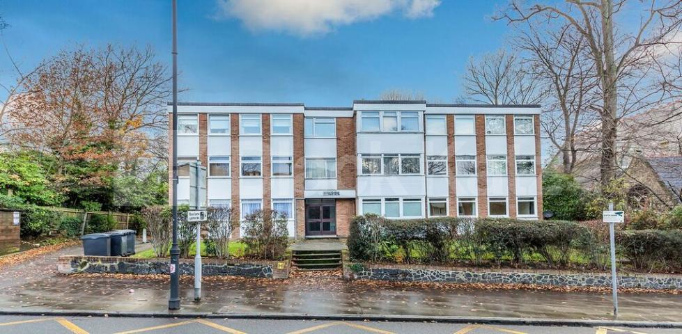 			2 Bedroom, 1 bath, 1 reception Apartment			 Crouch End Hill, Crouch End