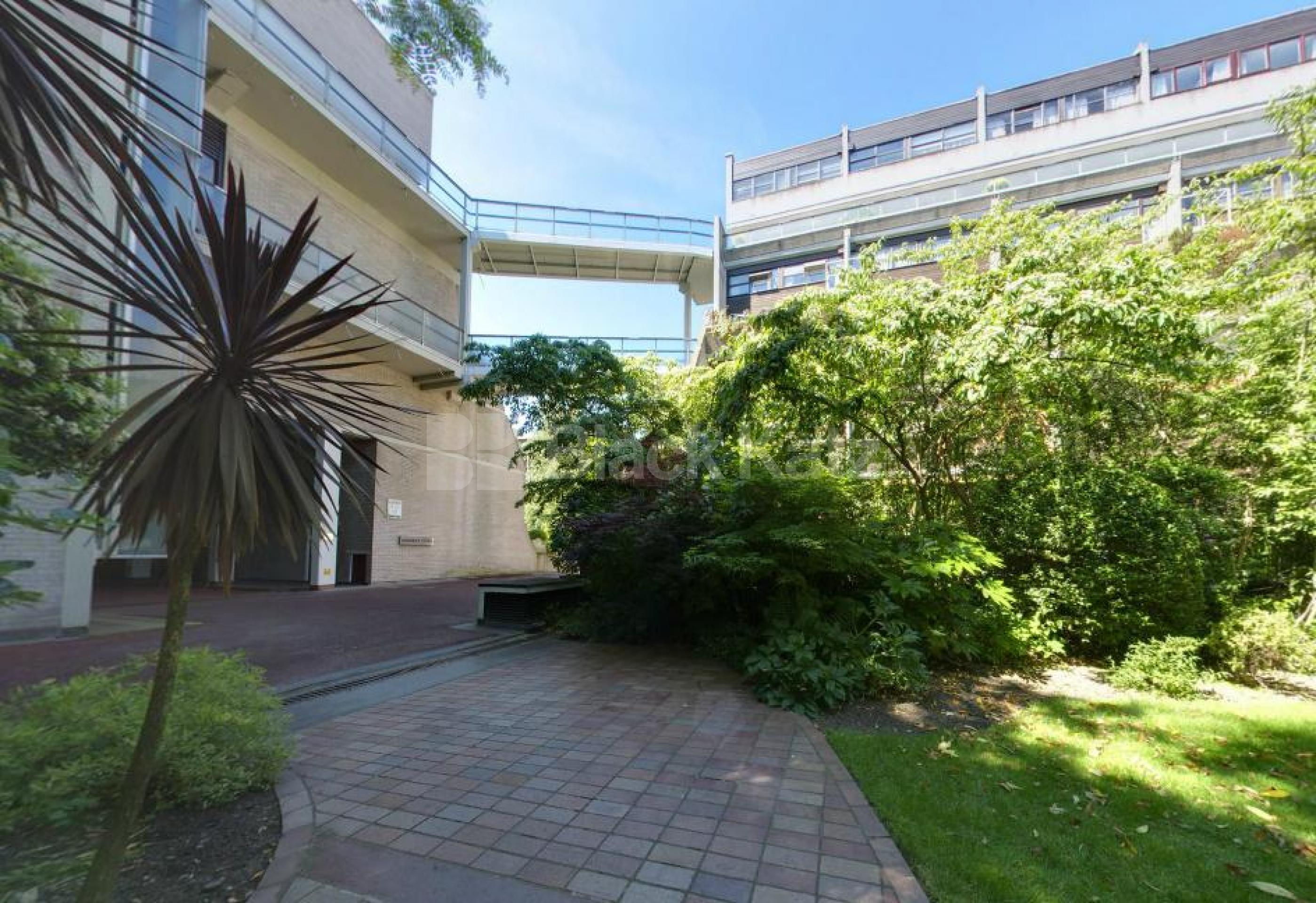 			UNDER OFFER!, 1 Bedroom, 1 bath, 1 reception Flat			 Albion street, St George's fields, Hyde park W2