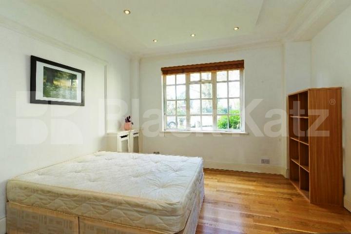 			NEW INSTRUCTION!, 4 Bedroom, 1 bath, 1 reception Flat			 Maida Vale, MAIDA VALE