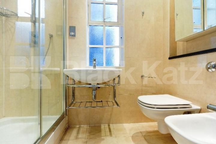 			NEW INSTRUCTION!, 4 Bedroom, 1 bath, 1 reception Flat			 Maida Vale, MAIDA VALE