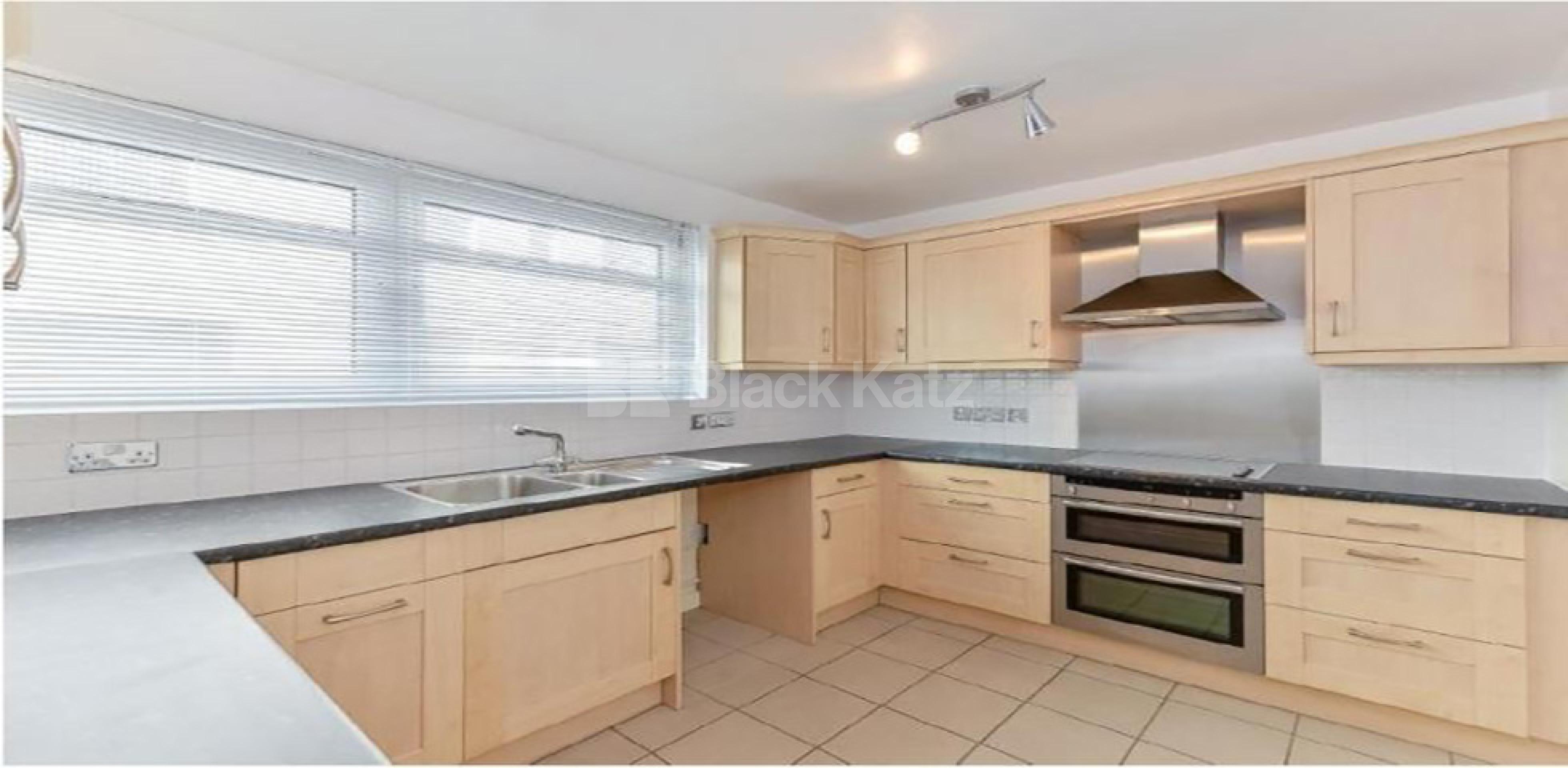 			NEW INSTRUCTION!, 2 Bedroom, 1 bath, 1 reception Flat			 Chester Close, REGENTS PARK NW1