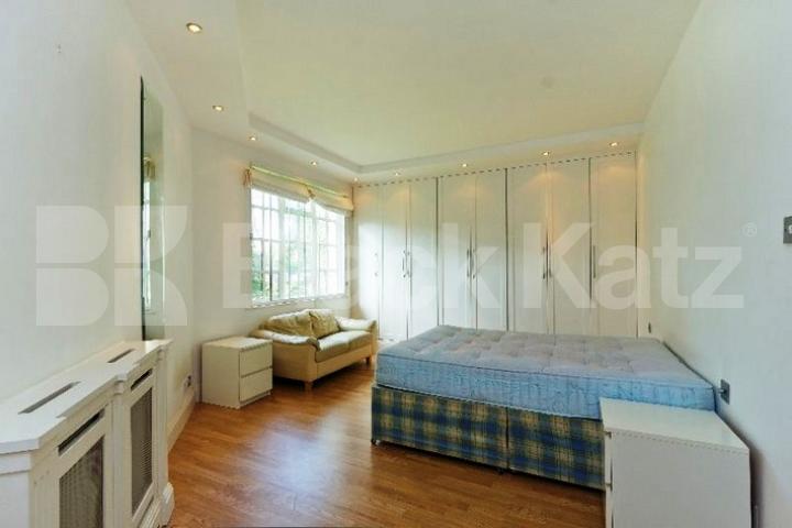 			NEW INSTRUCTION!, 4 Bedroom, 1 bath, 1 reception Flat			 Maida Vale, MAIDA VALE