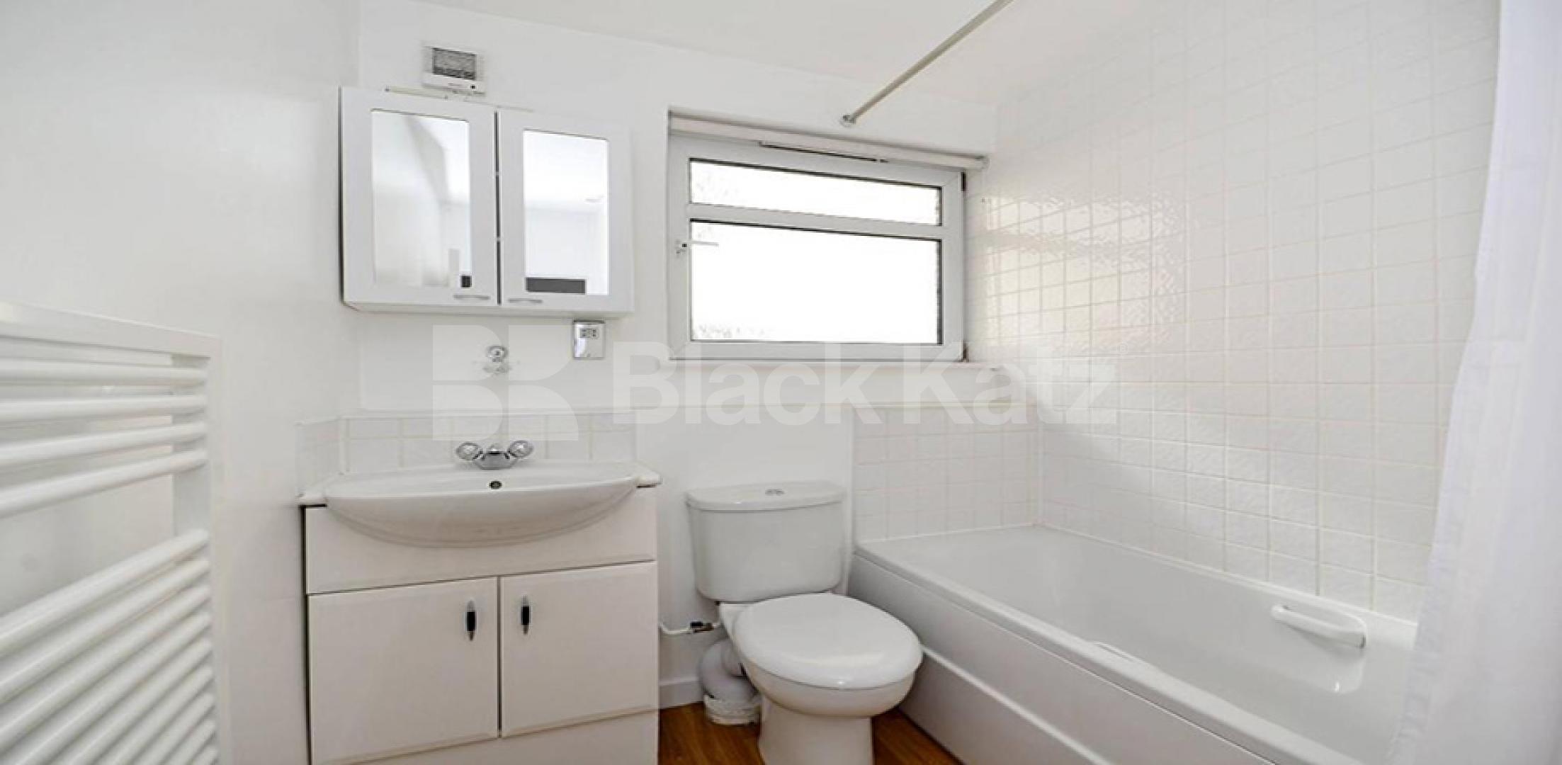 			NEW INSTRUCTION!, 2 Bedroom, 1 bath, 1 reception Flat			 Chester Close, REGENTS PARK