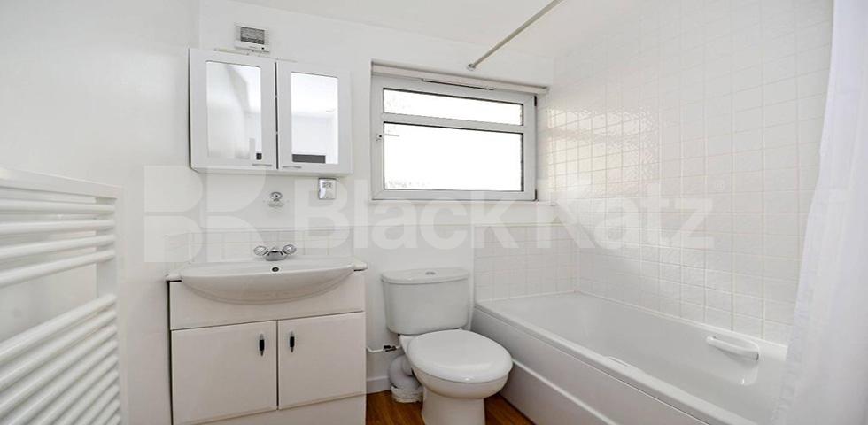 			NEW INSTRUCTION!, 2 Bedroom, 1 bath, 1 reception Flat			 Chester Close, REGENTS PARK