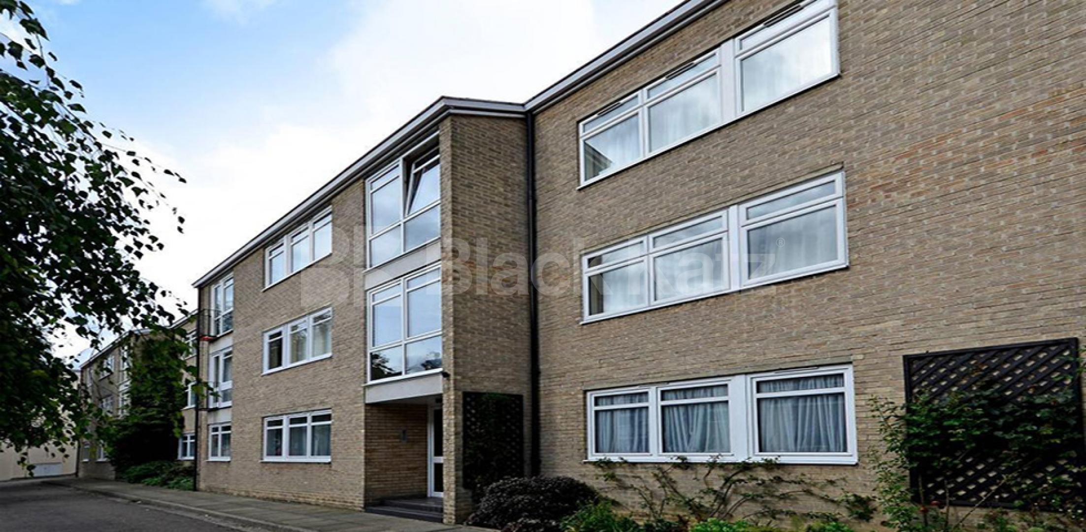 			NEW INSTRUCTION!, 2 Bedroom, 1 bath, 1 reception Flat			 Chester Close, REGENTS PARK