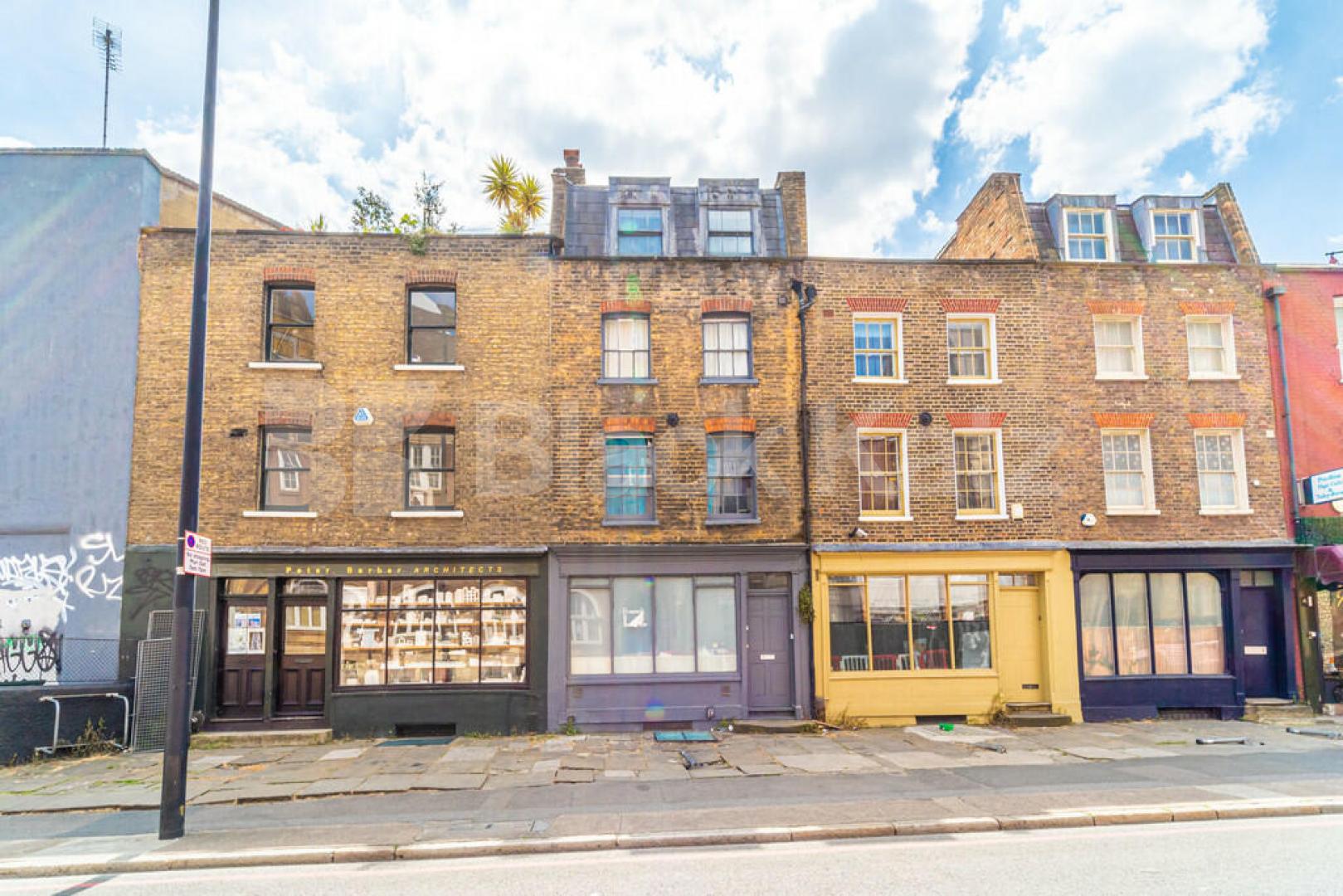 5 bedroom house with lounge and 2 bathrooms Kings Cross Road, Kings Cross 