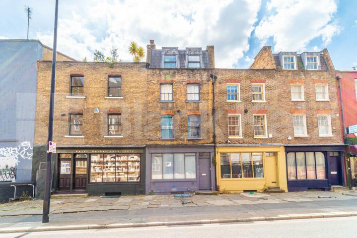 5 bedroom house with lounge and 2 bathrooms Kings Cross Road, Kings Cross 