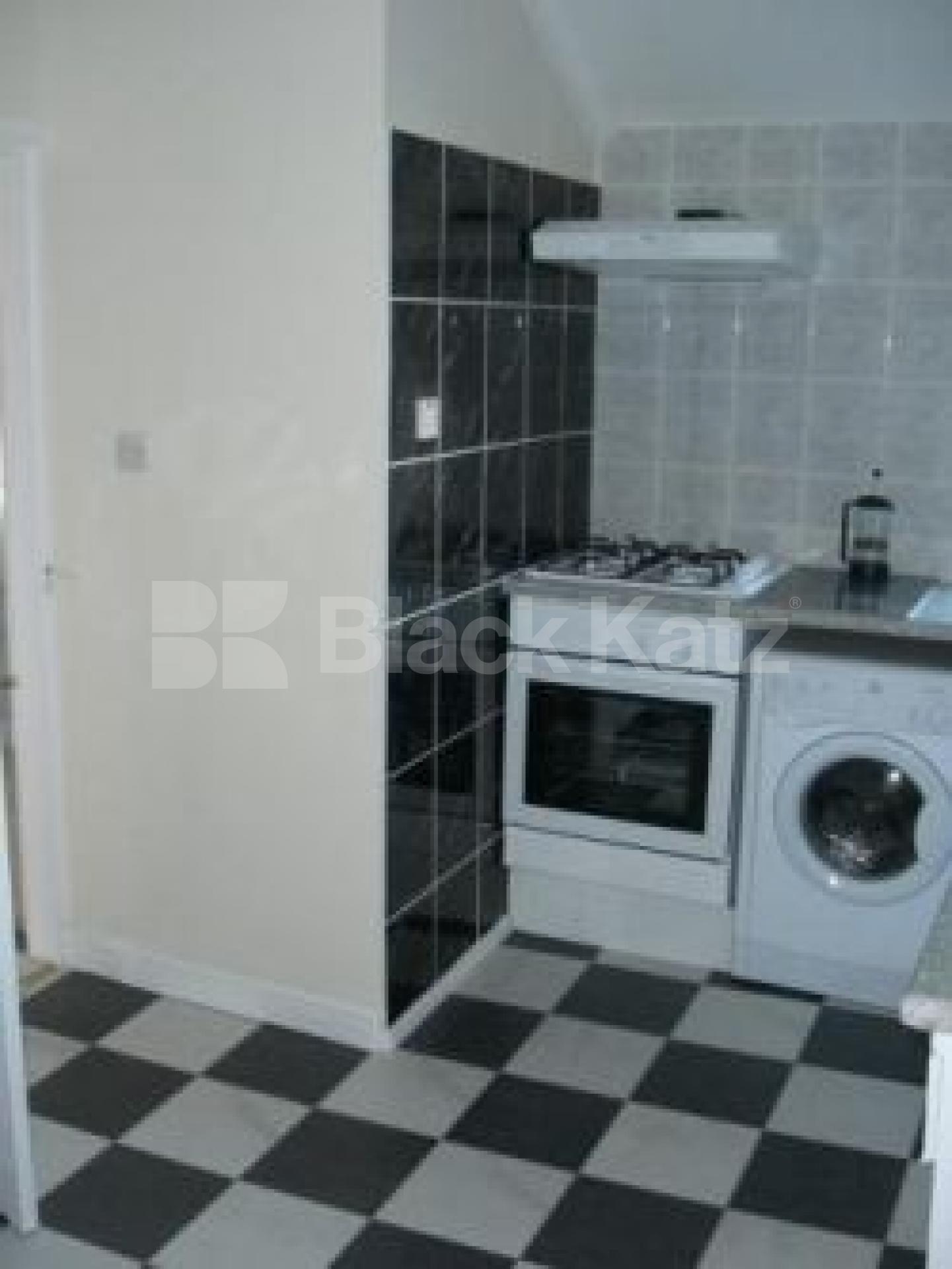 			2 Bedroom, 1 bath, 1 reception Flat			 Woodland Gardens, MUSWELL HILL N10 N10