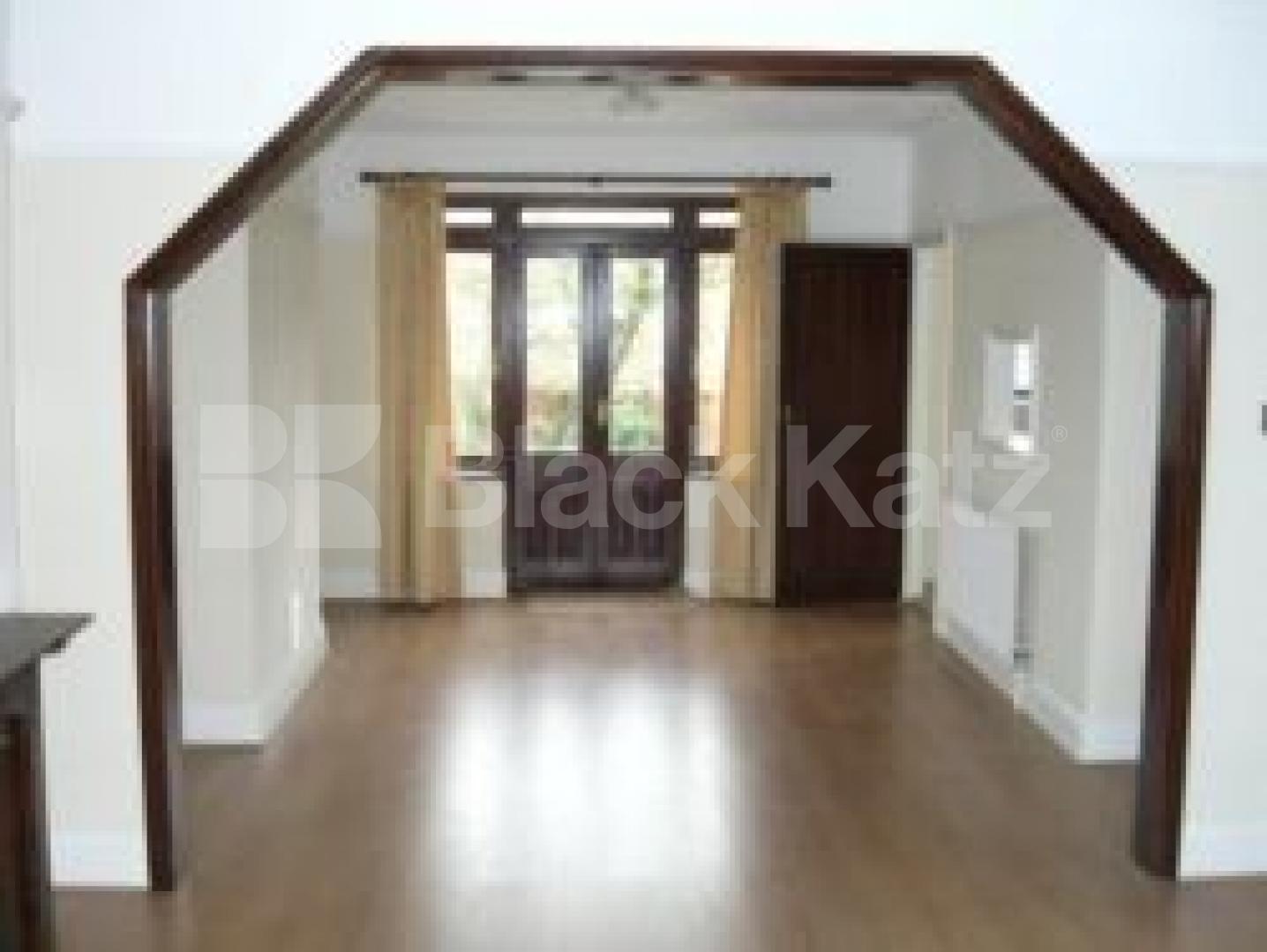 			3 Bedroom, 1 bath, 1 reception House			 Colney Hatch Lane, MUSWELL HILL N10