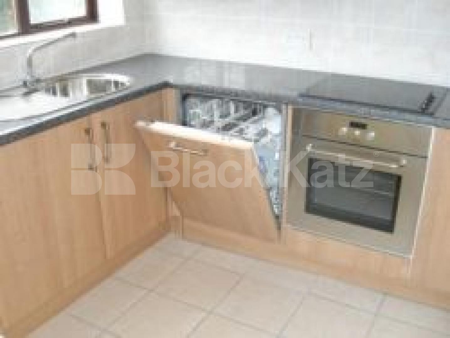			3 Bedroom, 1 bath, 1 reception House			 Colney Hatch Lane, MUSWELL HILL N10