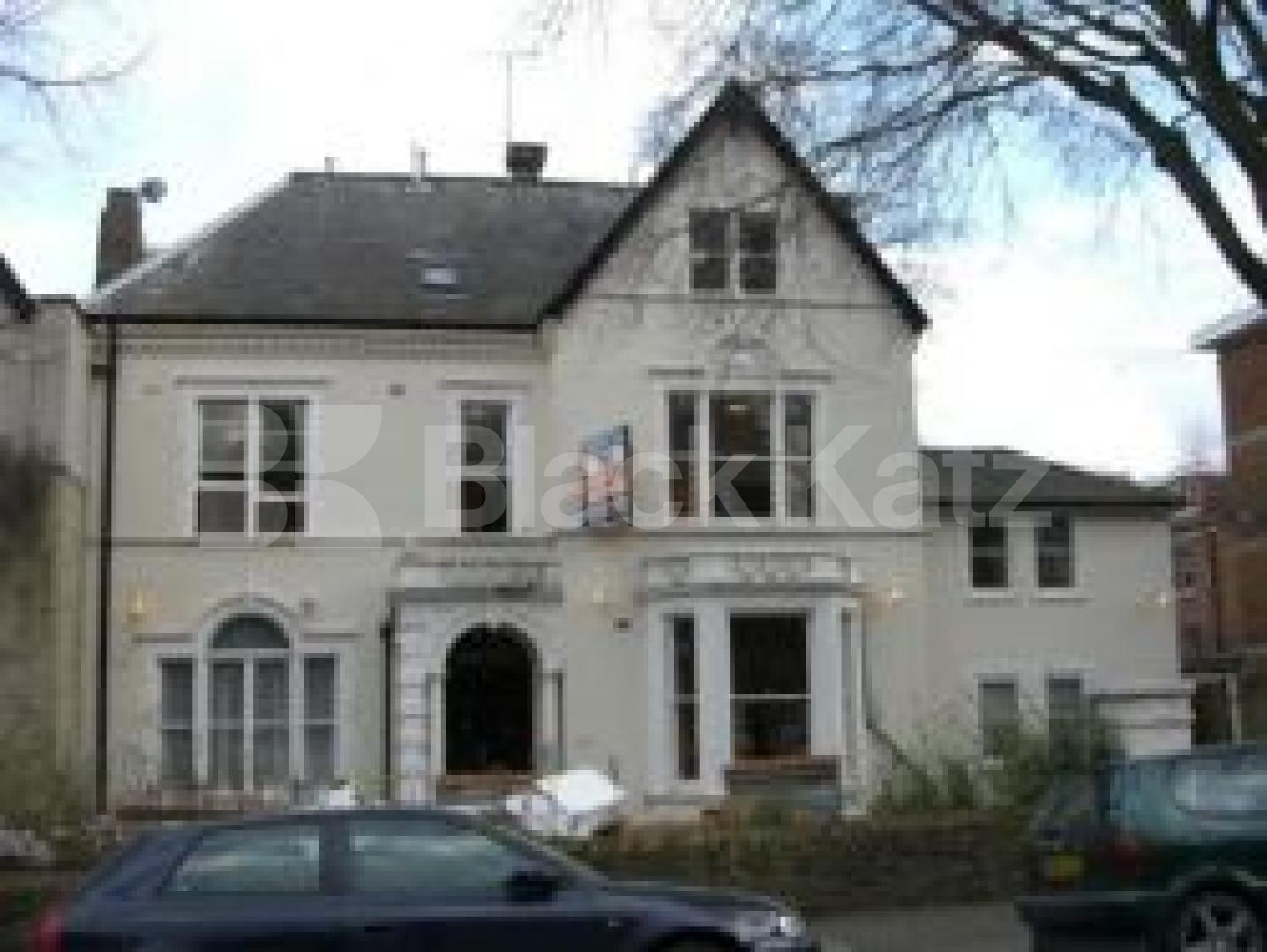 			Studio Apartment, 1 bath, 1 reception Studio			 Waverley Roadx2, CROUCH END N8