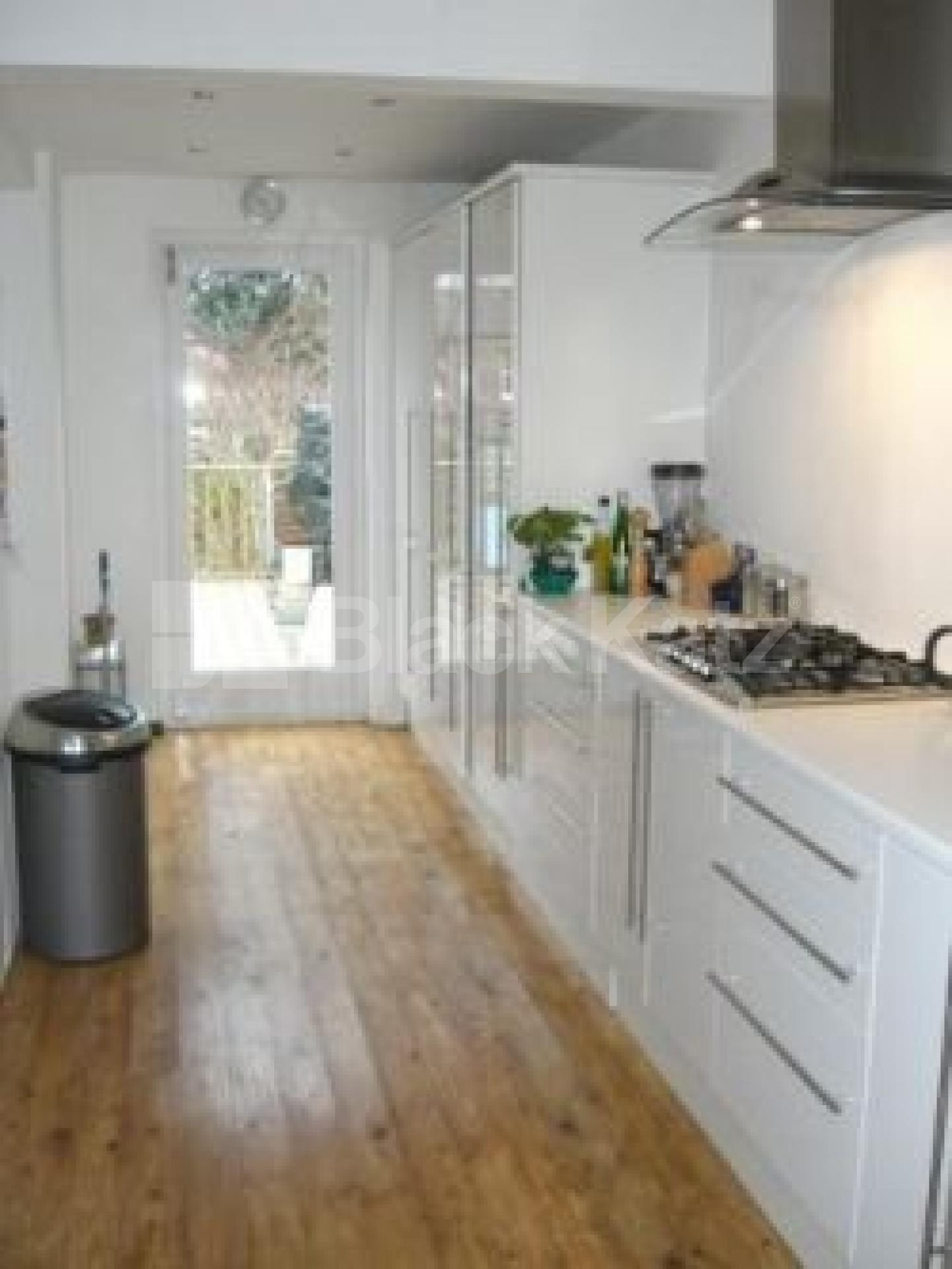 			5 Bedroom, 1 bath, 1 reception Flat			 Redstone Road, CROUCH END N8 N8