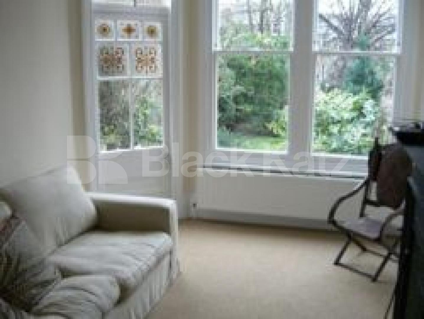 			5 Bedroom, 1 bath, 1 reception House			 Glebe Road, CROUCH END N8