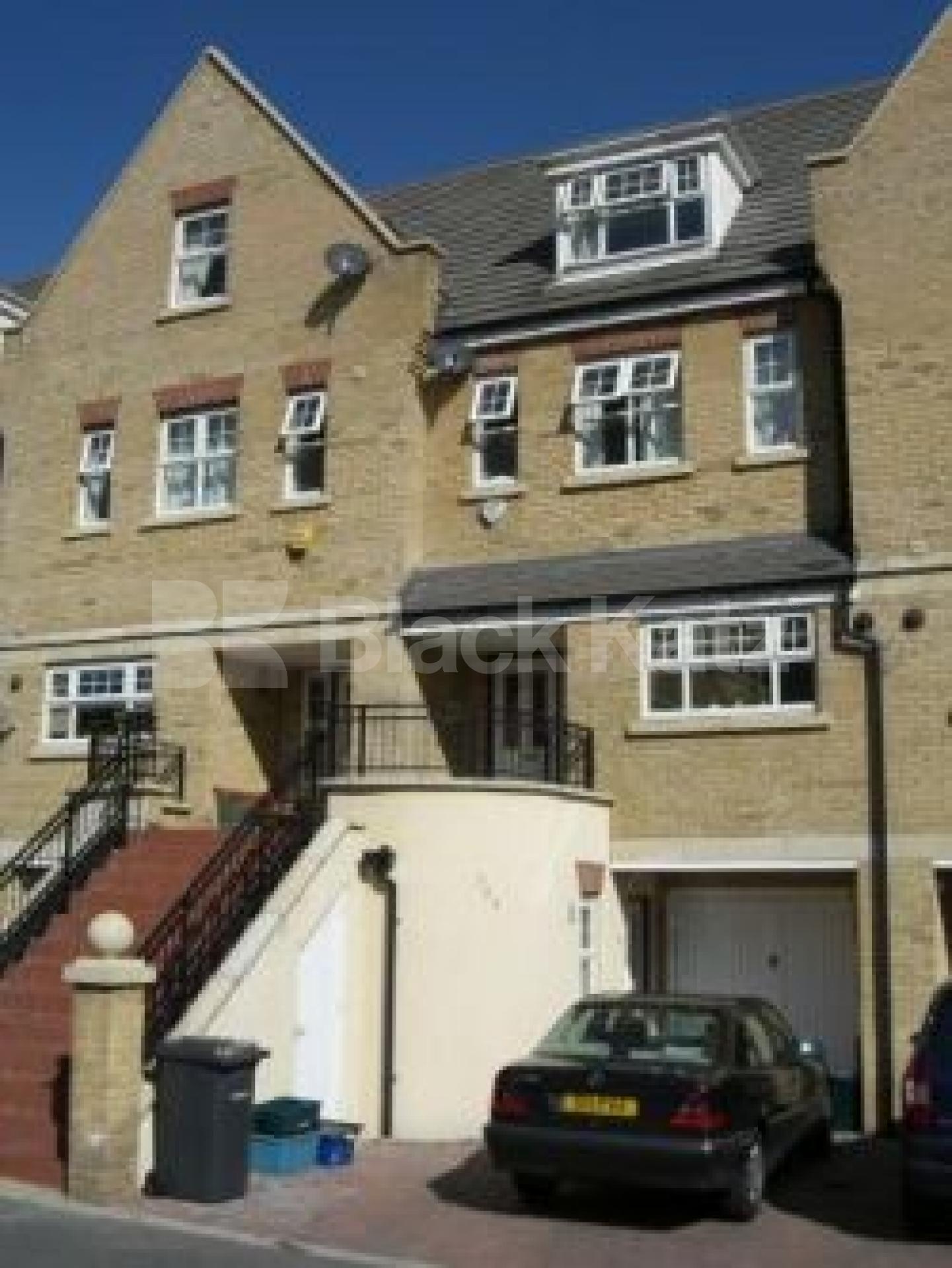 			4 Bedroom, 1 bath, 1 reception House			 Osier Crescent, MUSWELL HILL N10 N10