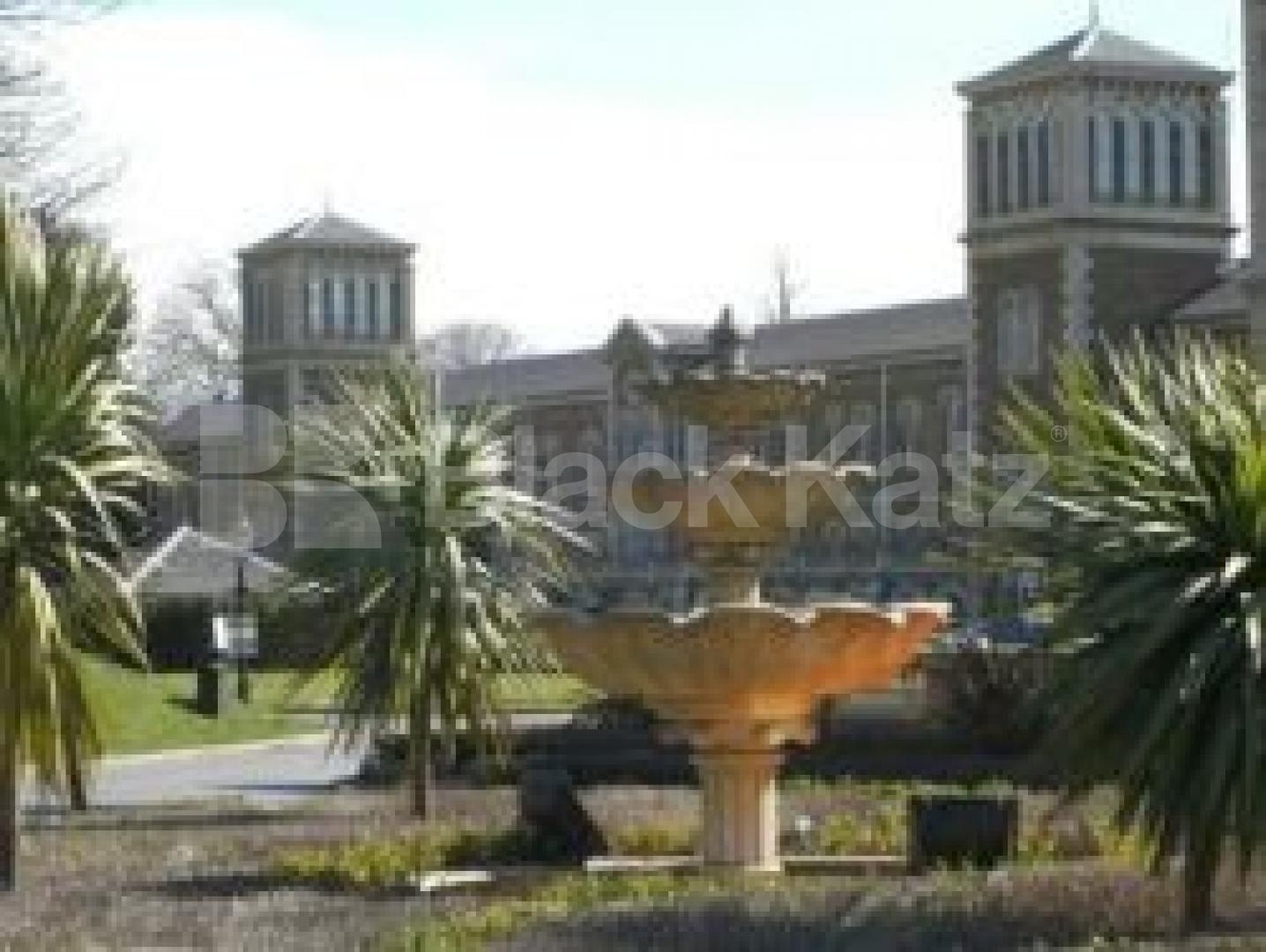 Large bedrooms 1 Bedroom Apartment in Princess Park Manor N11