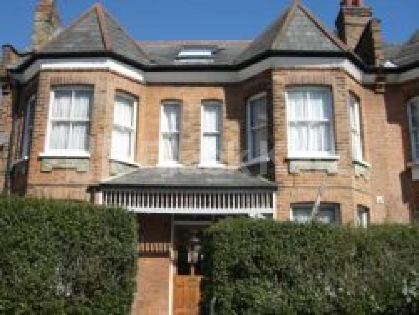 			Studio Apartment, 1 bath, 1 reception Studio			 Barrington Road, CROUCH END N8