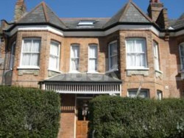 			Studio Apartment, 1 bath, 1 reception Studio			 Barrington Road, CROUCH END N8